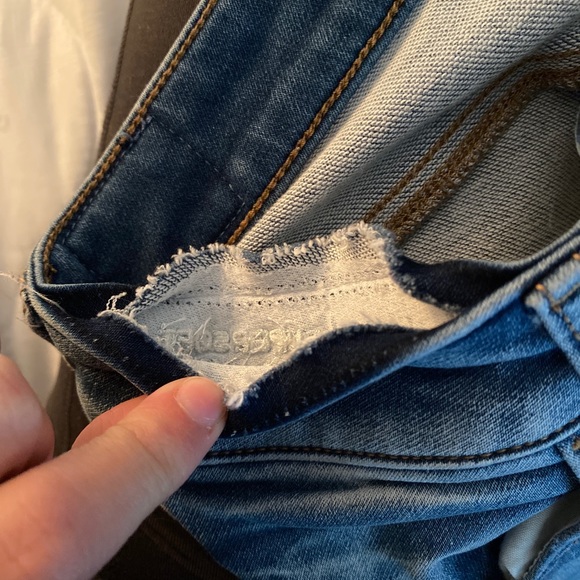 Women’s American Eagle Super Stretch Jeans - Picture 3 of 3